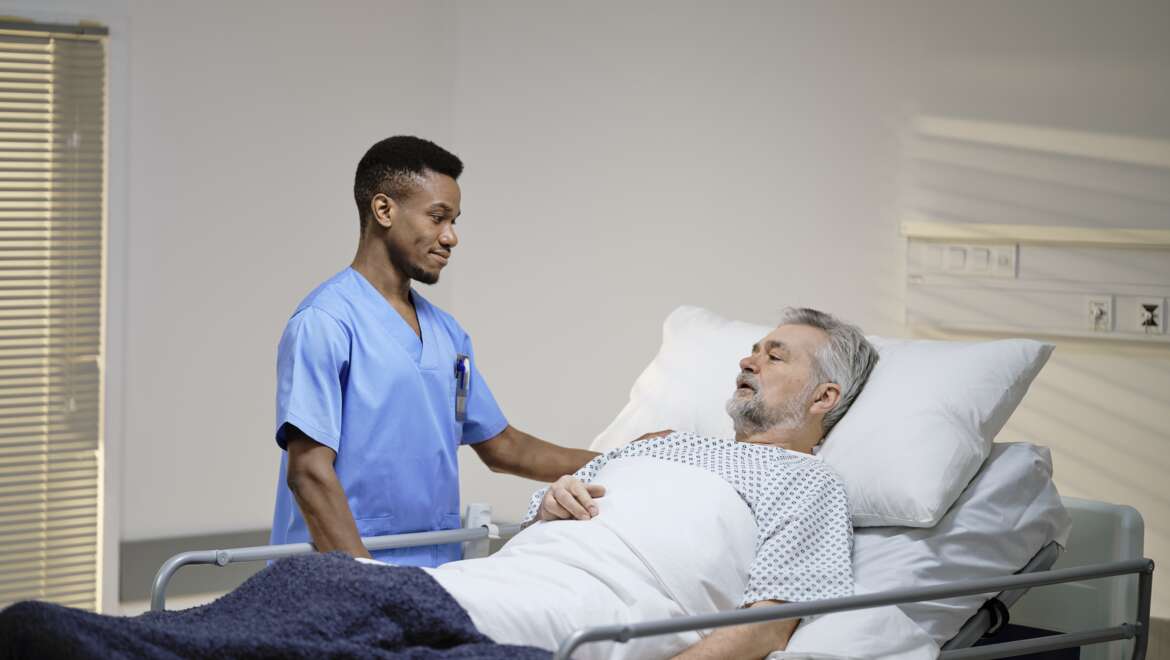 Verpleger met patiënt