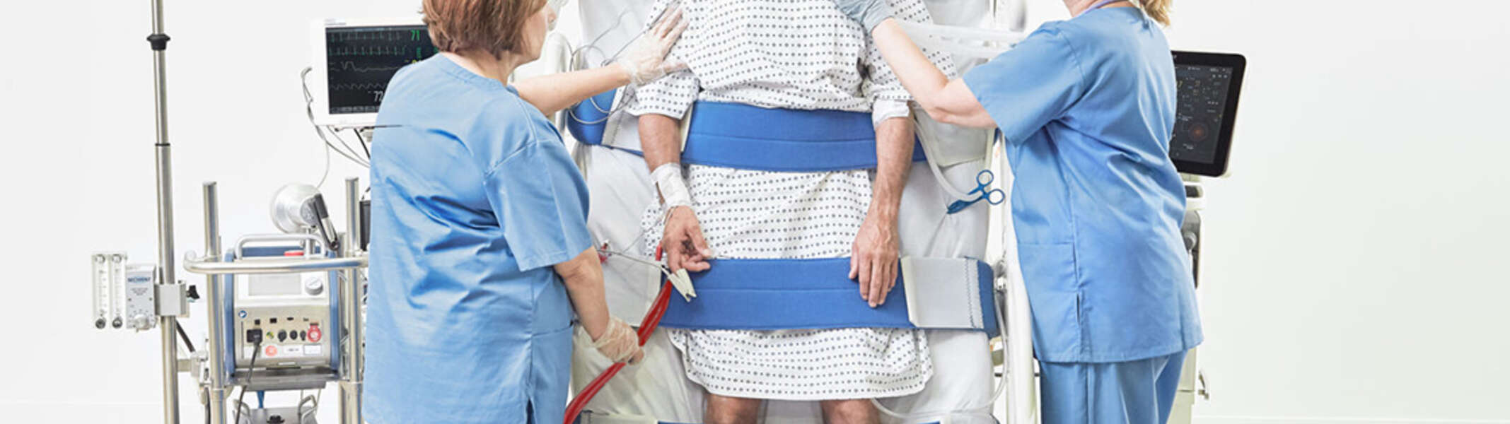 Benefits of intermittent verticalization therapy with patients on extracorporeal membrane oxygenation (ECMO)